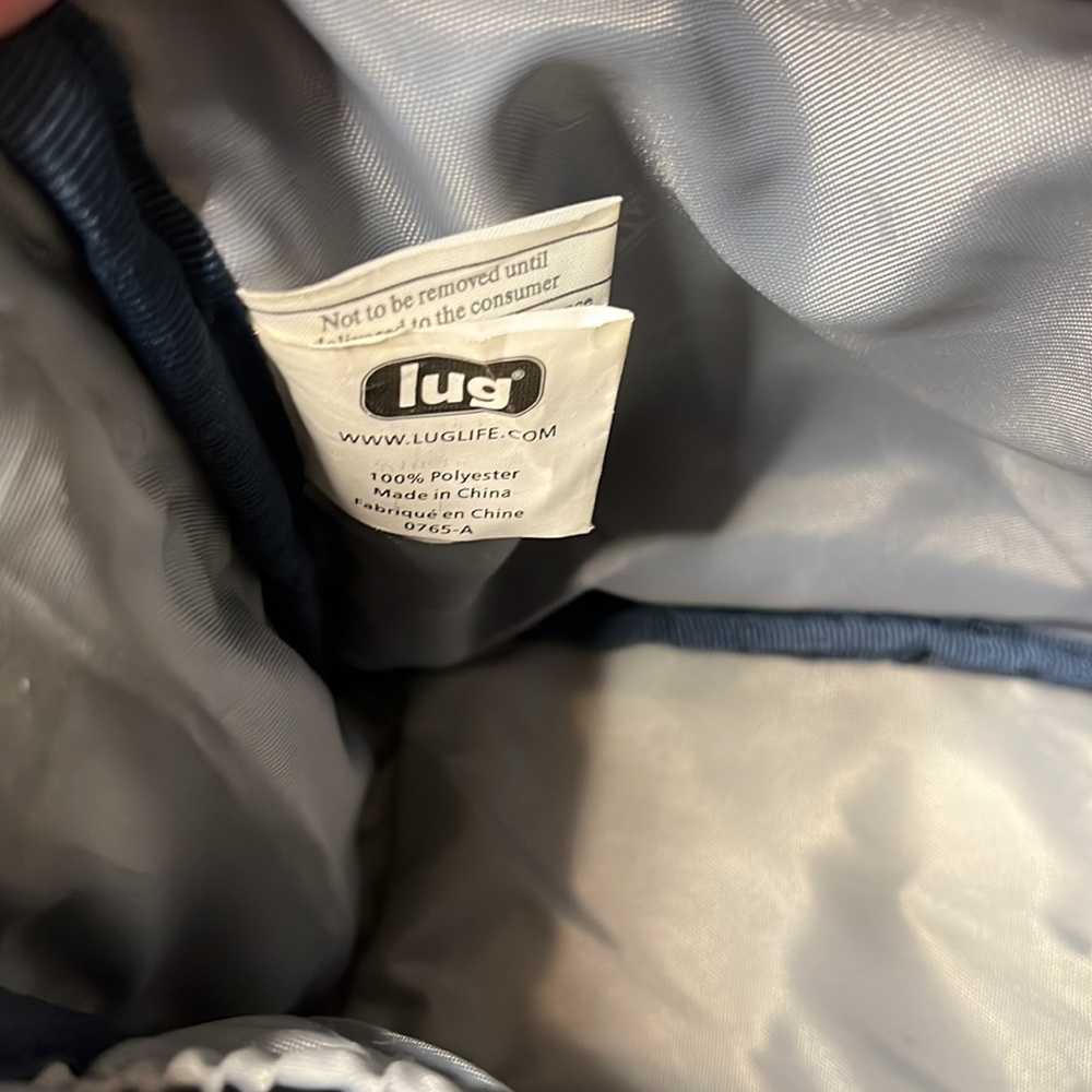 Lug crossbody. Looks like denim. Adjustable strap - Picture 11 of 15